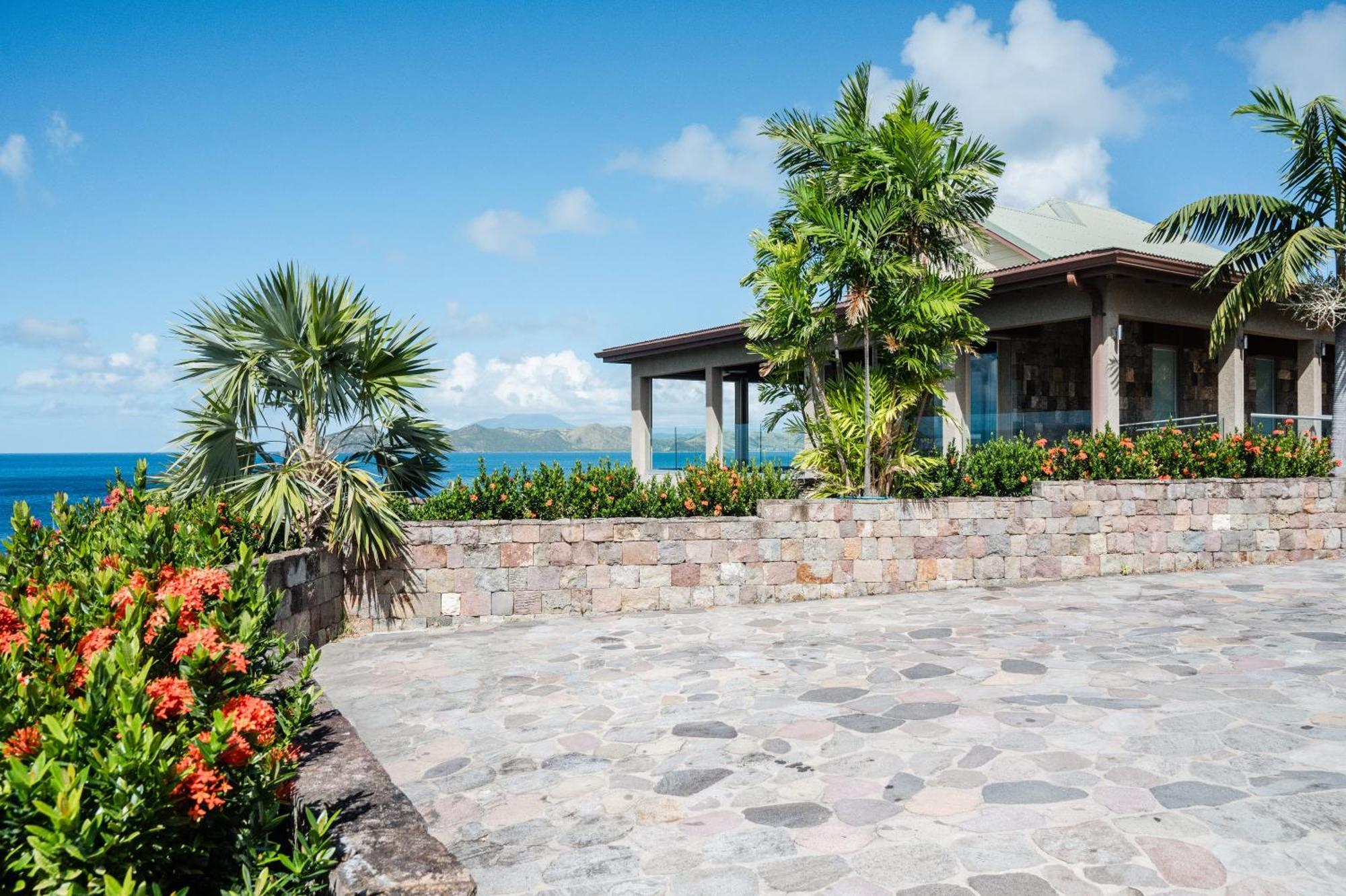 Beautiful 3 Story 8,000 Sq Ft Oceanside Mansion Villa Nevis Exterior photo