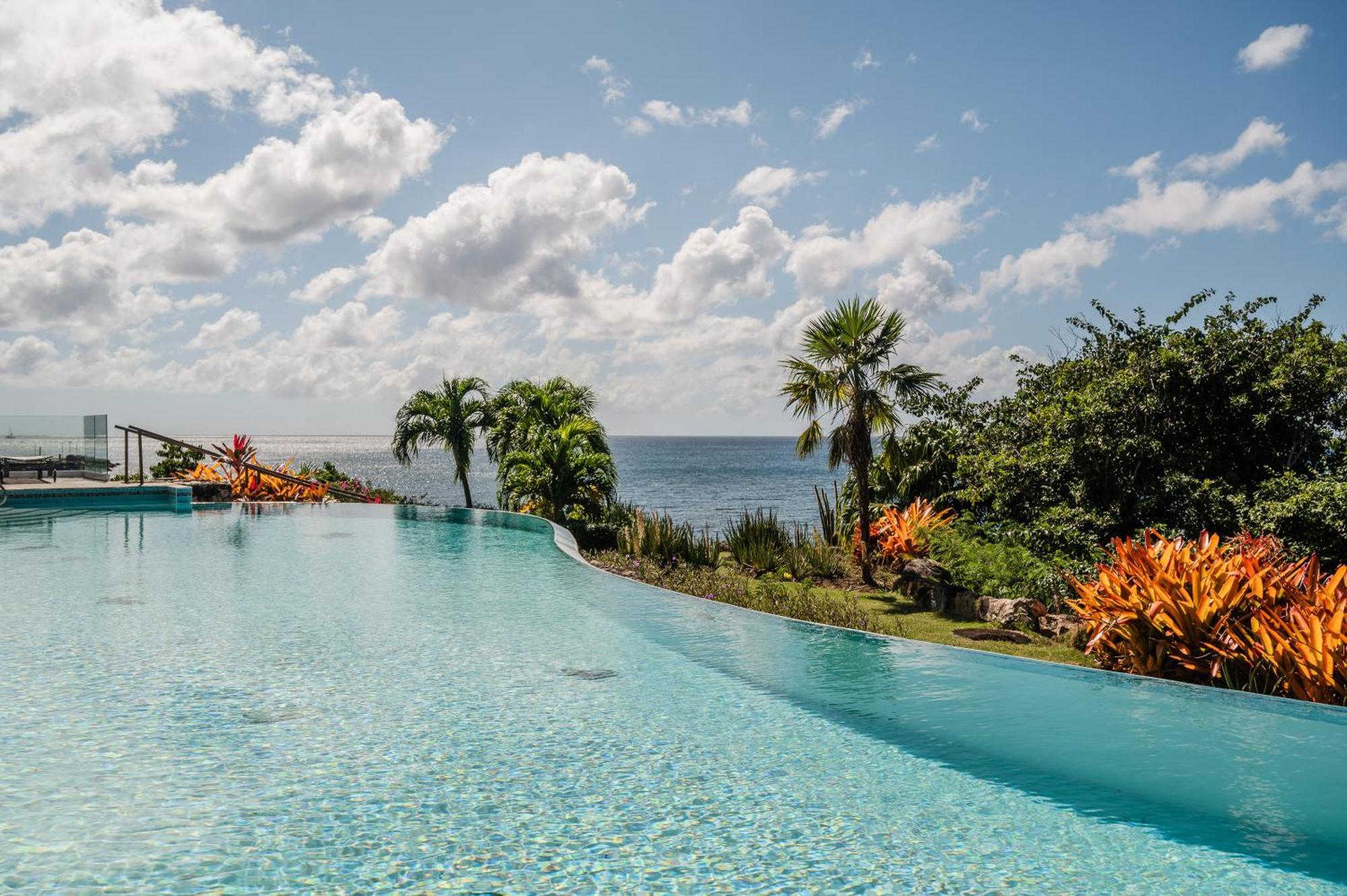Beautiful 3 Story 8,000 Sq Ft Oceanside Mansion Villa Nevis Exterior photo