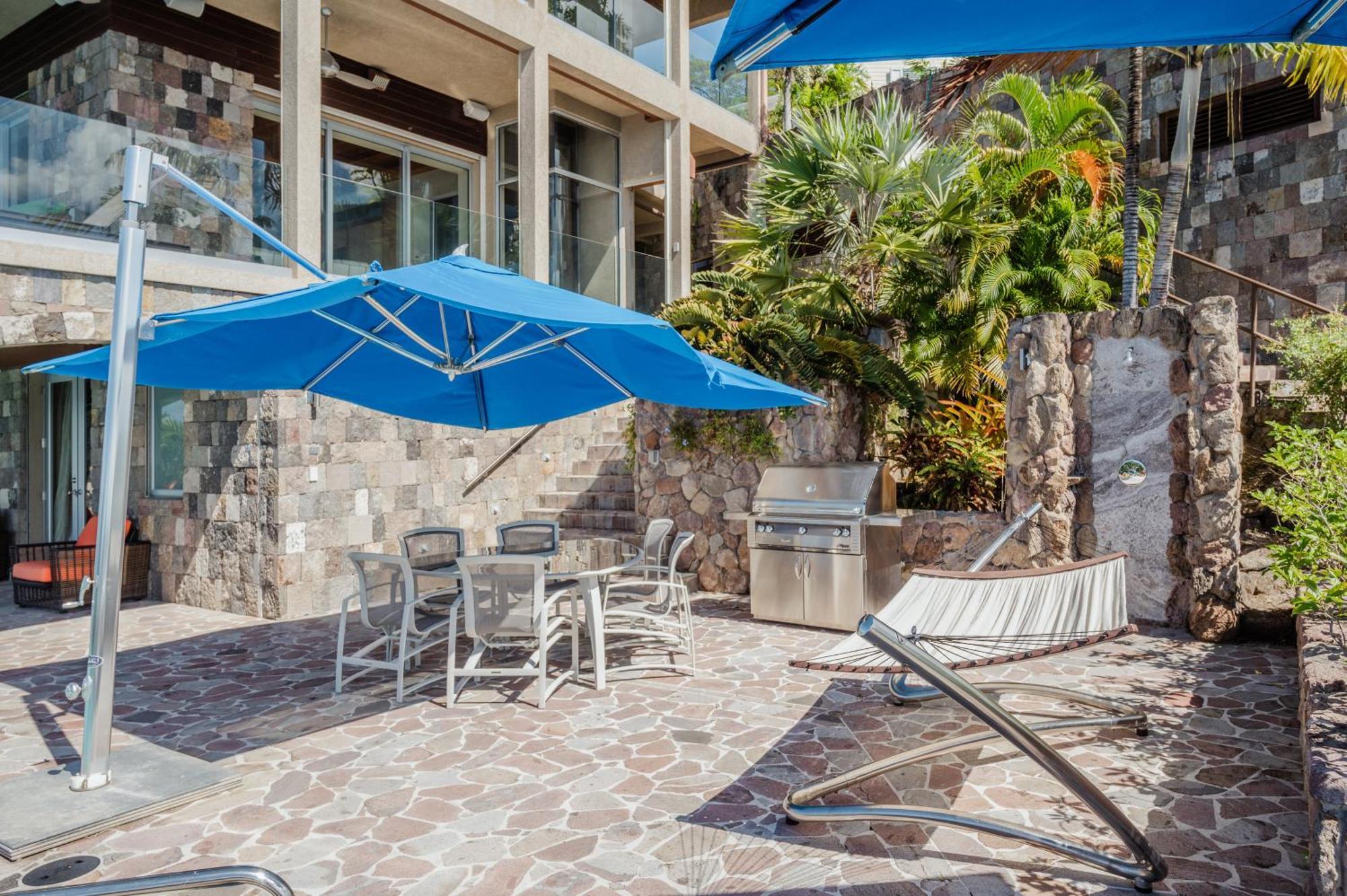 Beautiful 3 Story 8,000 Sq Ft Oceanside Mansion Villa Nevis Exterior photo